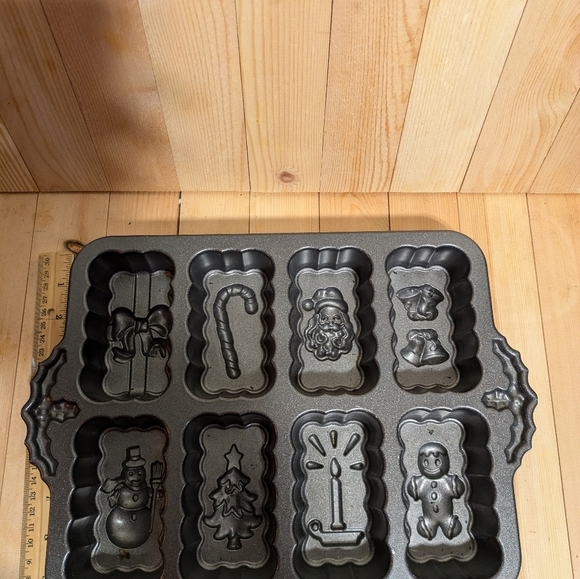 Nordic Ware Holiday-Themed Gray Baking Mold - Picture 3 of 7